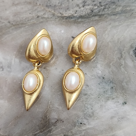 Gold and pearl drop earrings - Picture 1 of 7